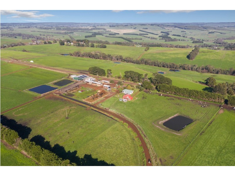 789 Bucks Road, Simpson VIC 3266