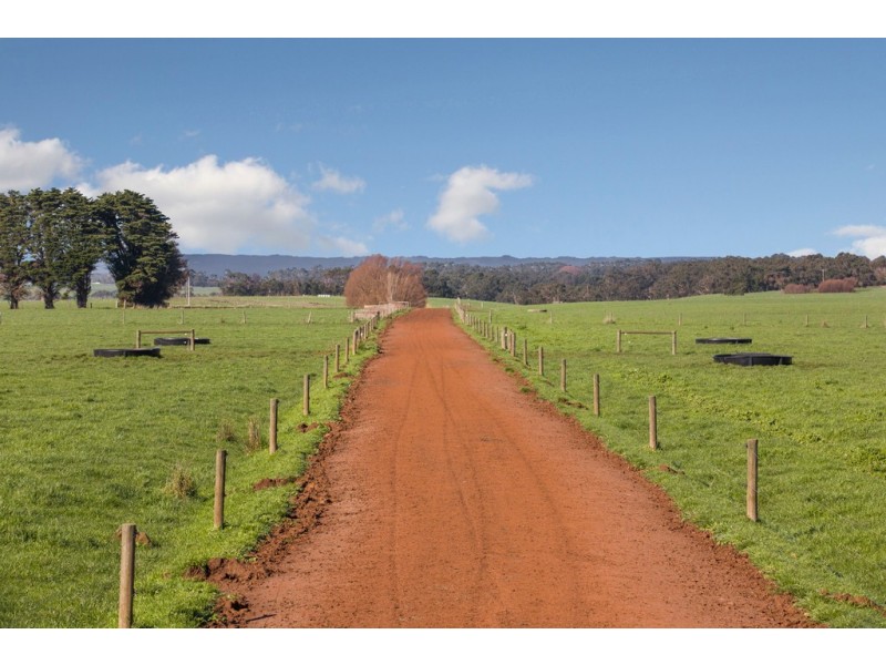 789 Bucks Road, Simpson VIC 3266