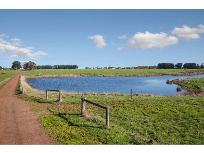 789 Bucks Road, Simpson VIC 3266