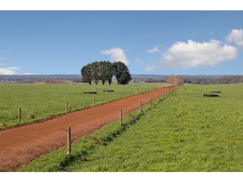 789 Bucks Road, Simpson VIC 3266