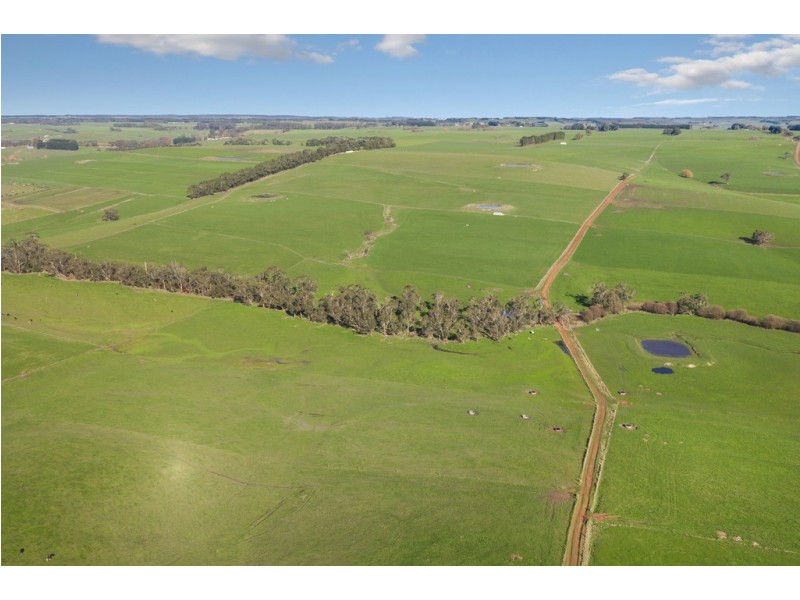 789 Bucks Road, Simpson VIC 3266