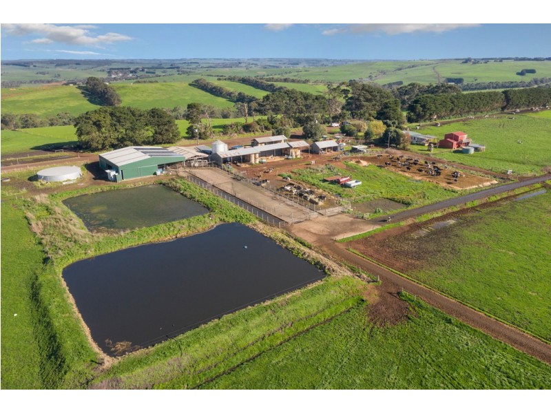 789 Bucks Road, Simpson VIC 3266