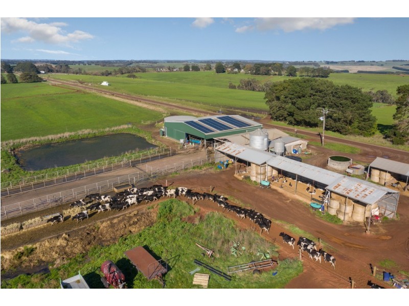 789 Bucks Road, Simpson VIC 3266