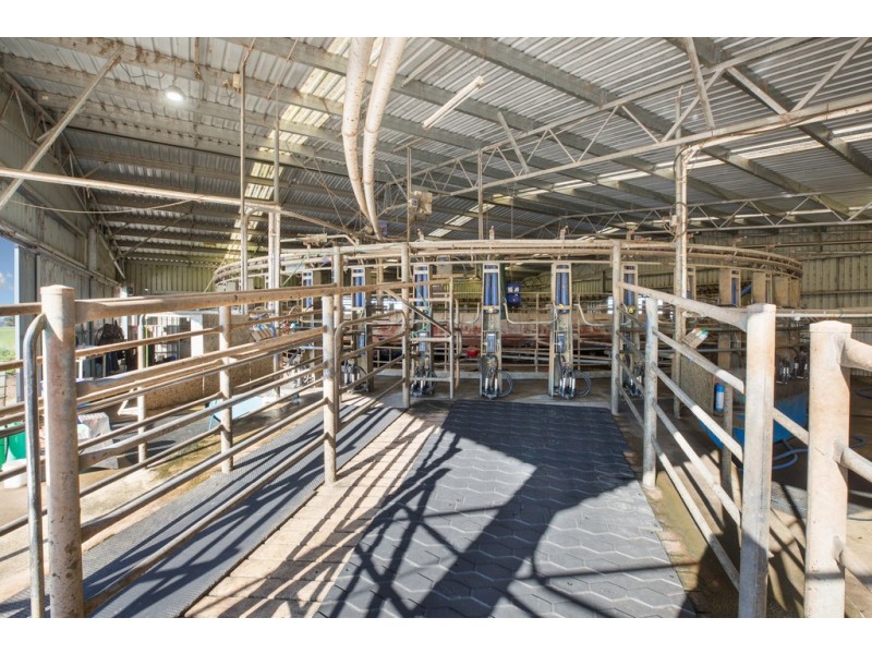789 Bucks Road, Simpson VIC 3266
