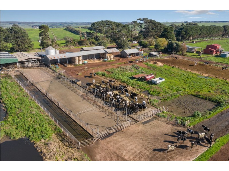 789 Bucks Road, Simpson VIC 3266