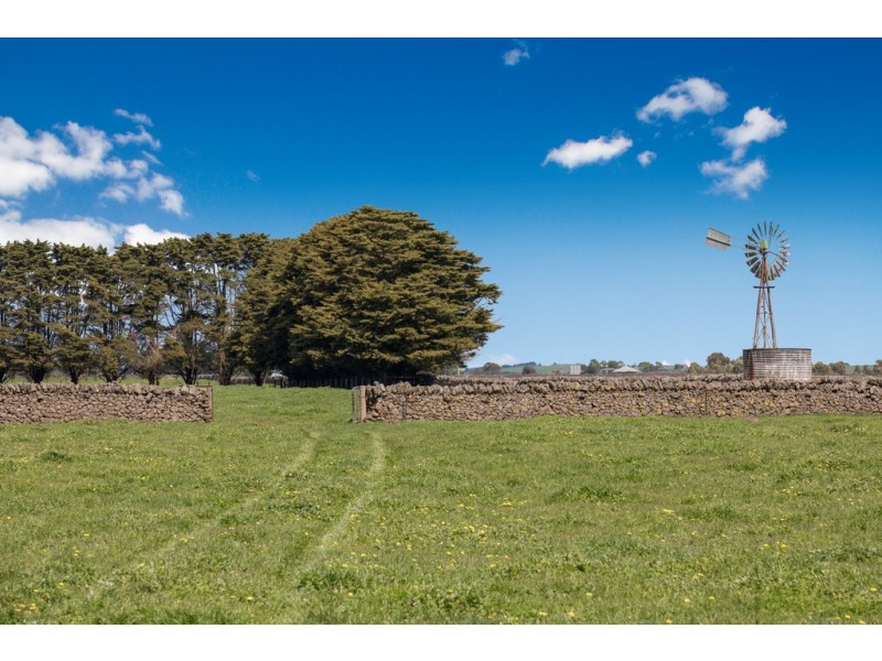 305 Foxhow – Pomborneit Road, Weerite VIC 3260