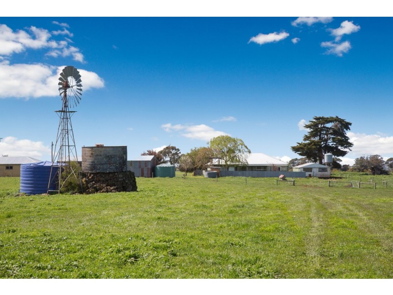 305 Foxhow – Pomborneit Road, Weerite VIC 3260