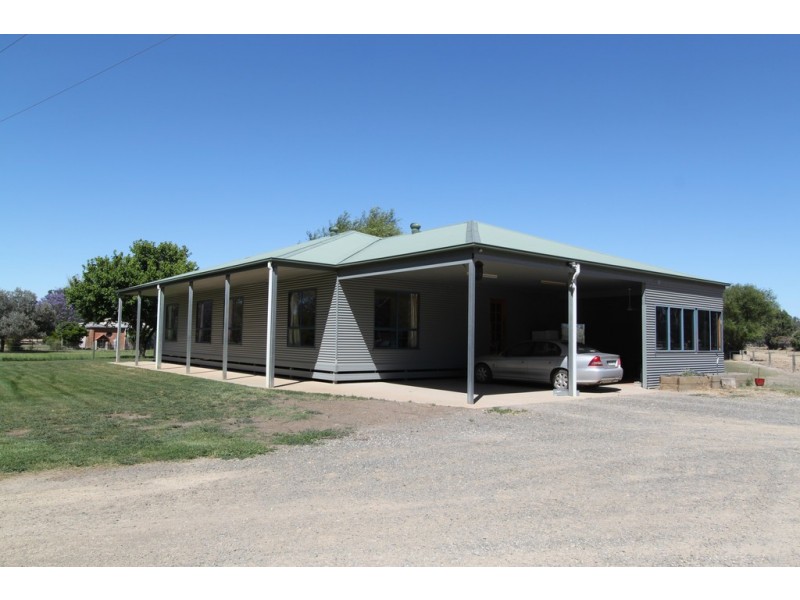 111 Murray Road, Koonoomoo VIC 3644