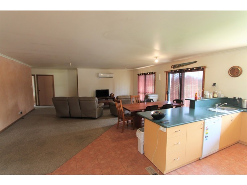 111 Murray Road, Koonoomoo VIC 3644