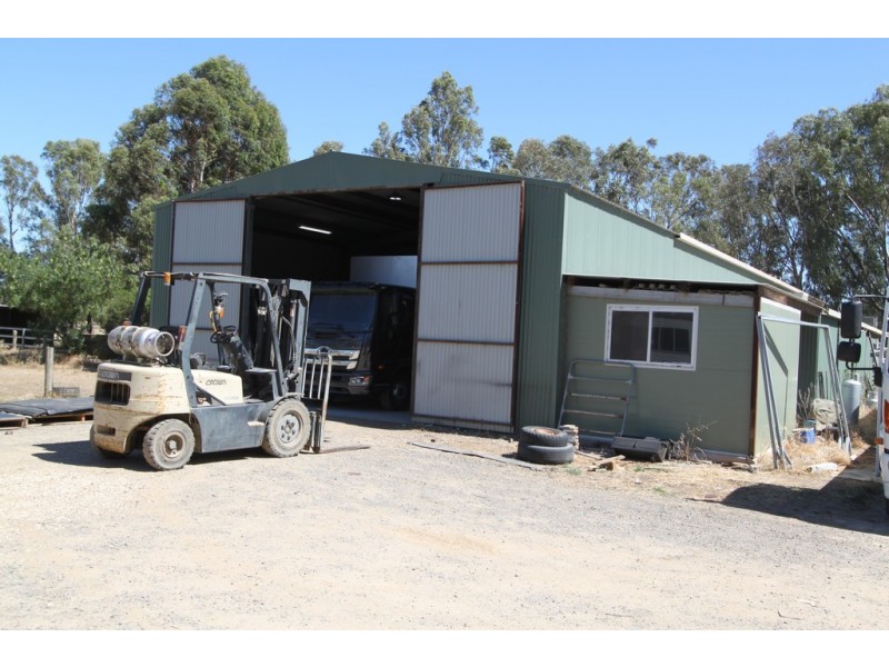 111 Murray Road, Koonoomoo VIC 3644