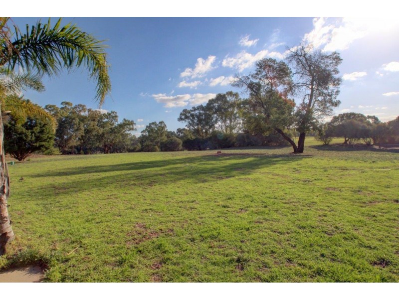 25 BURMA ROAD, Tocumwal NSW 2714