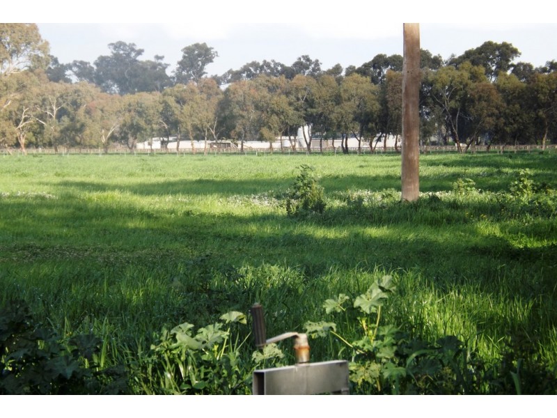 100 Goulburn Valley Highway, Yarroweyah VIC 3644