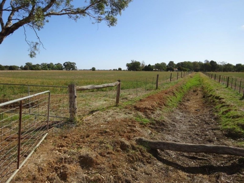 Lot 2/667 WHARPARILLA ROAD, Echuca West VIC 3564