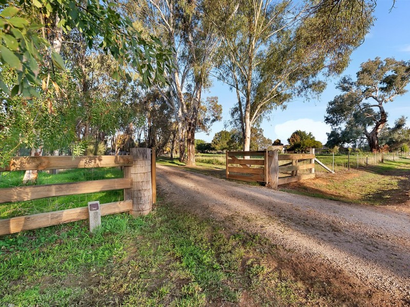 27 MILAWA-BOBINAWARRAH ROAD, Milawa VIC 3678