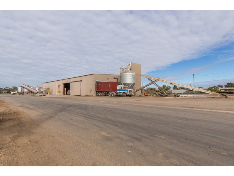 - Mill Street, Donald VIC 3480