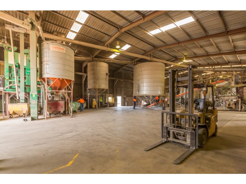 - Mill Street, Donald VIC 3480