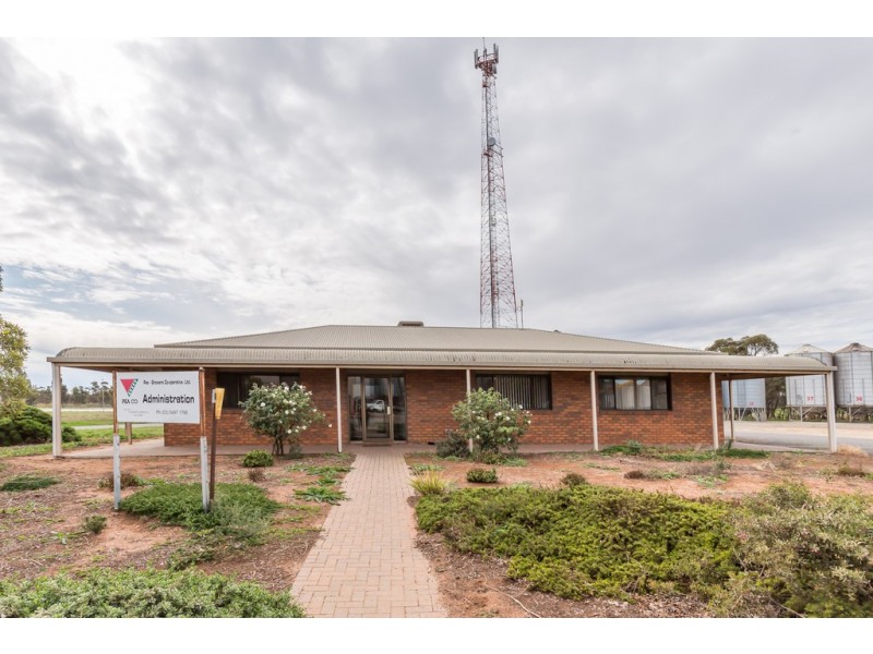 - Mill Street, Donald VIC 3480