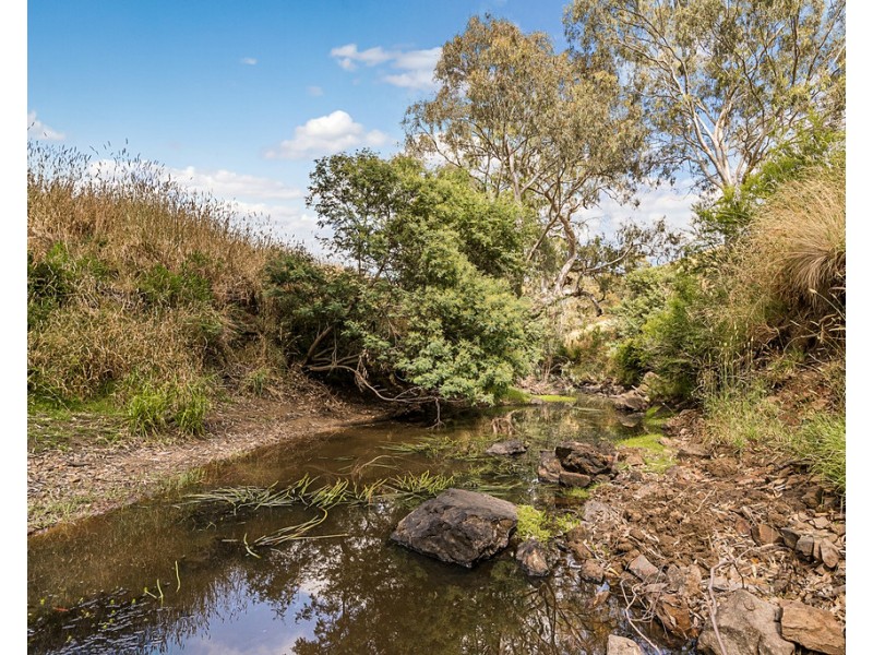 245 Konagaderra Road, Oaklands Junction VIC 3063