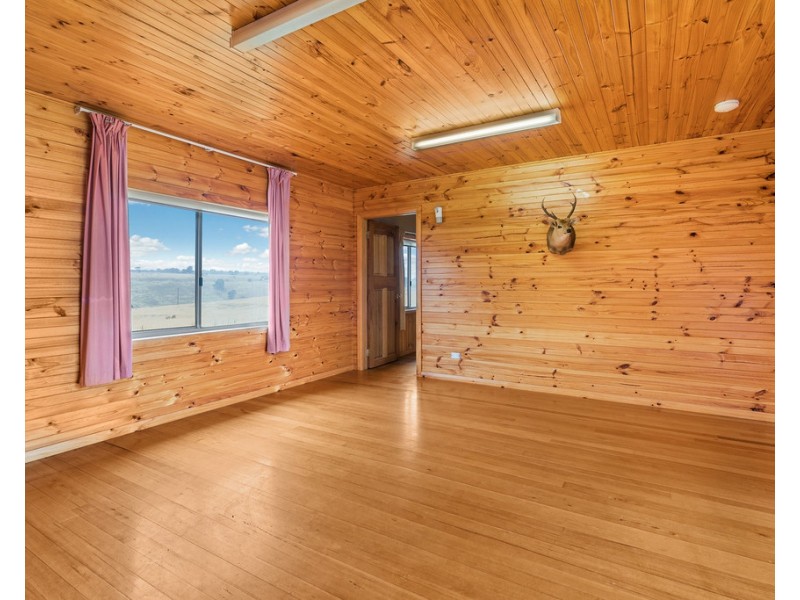 245 Konagaderra Road, Oaklands Junction VIC 3063