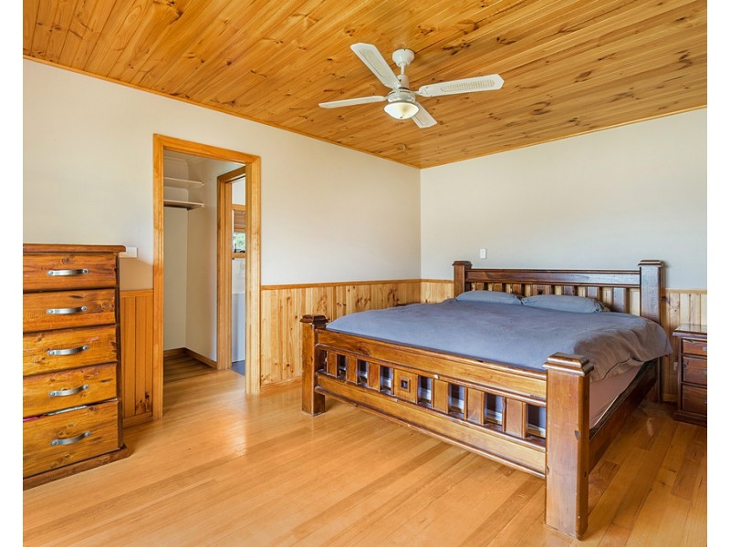 245 Konagaderra Road, Oaklands Junction VIC 3063