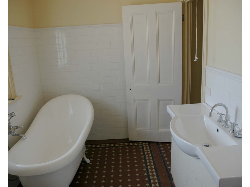 40 KINGS AVENUE, St Arnaud VIC 3478