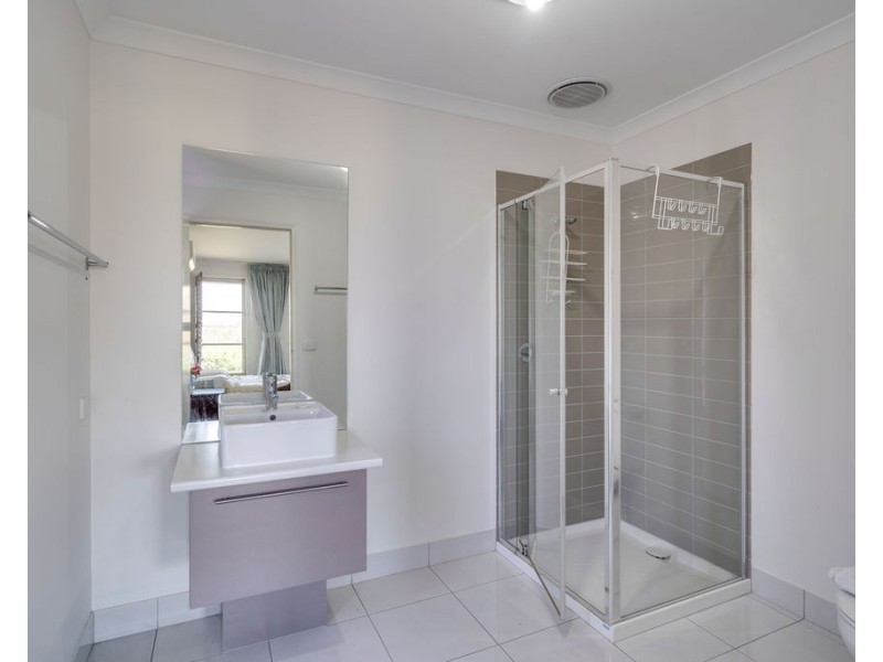13 Villeneuve St, Alexandra VIC 3714