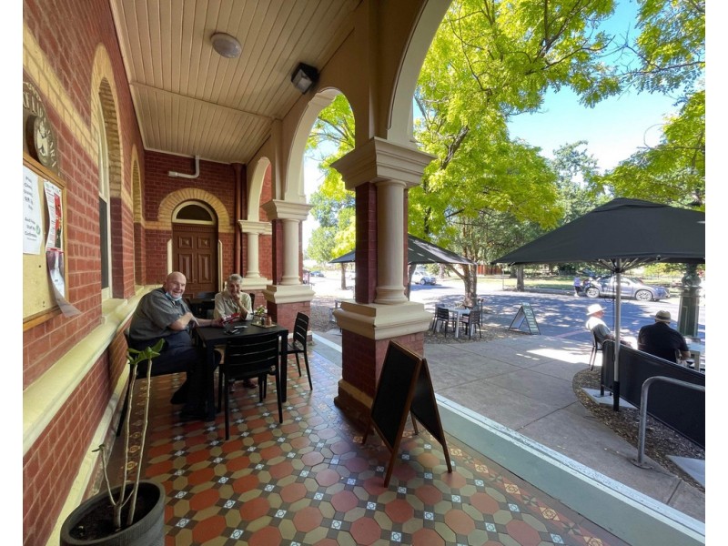 8 NAPIER STREET, St Arnaud VIC 3478