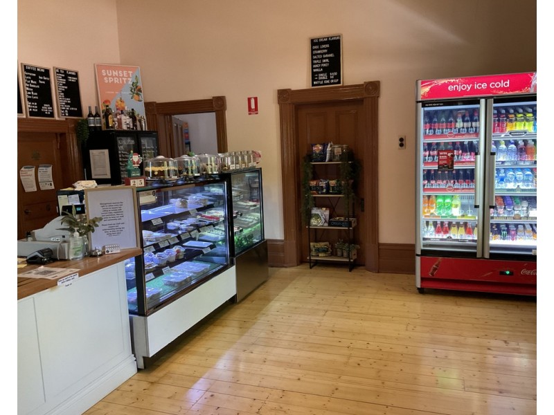 8 NAPIER STREET, St Arnaud VIC 3478