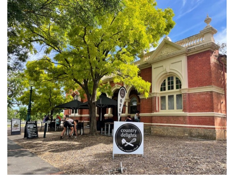 8 NAPIER STREET, St Arnaud VIC 3478