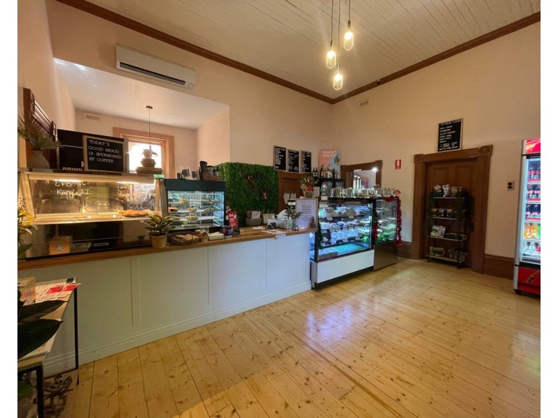 8 NAPIER STREET, St Arnaud VIC 3478