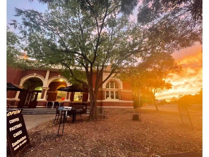 8 NAPIER STREET, St Arnaud VIC 3478