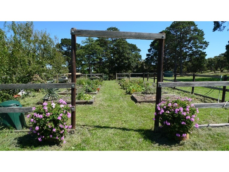 226 Black Hill Road, Gisborne South VIC 3437