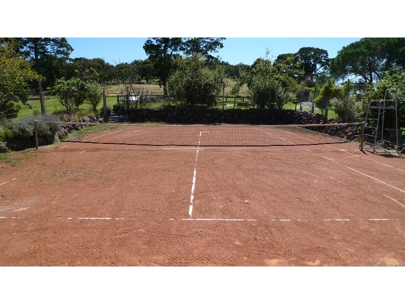 226 Black Hill Road, Gisborne South VIC 3437