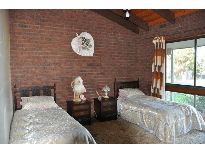 11 Fairmaid Rd, Kialla VIC 3631