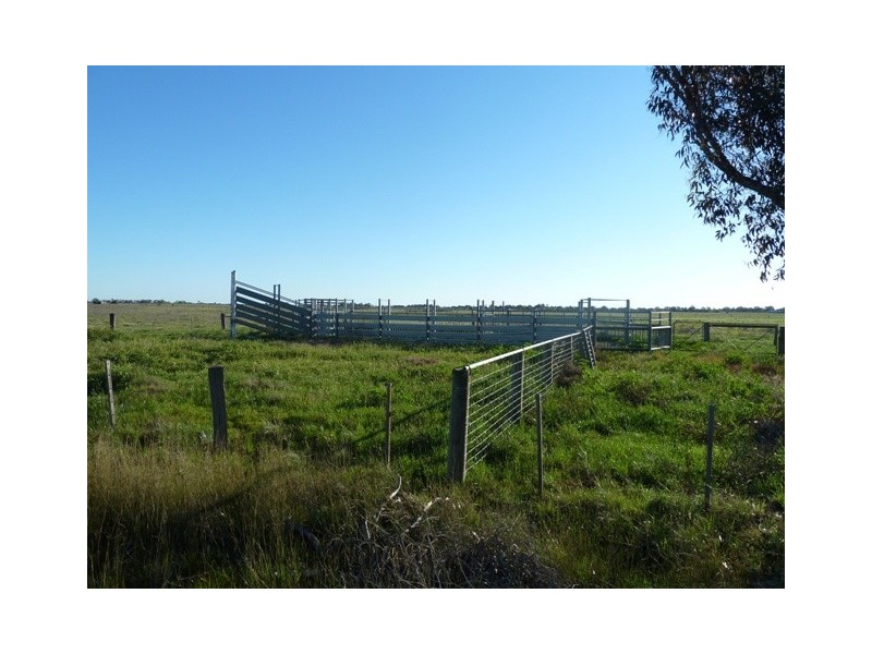 M/V Highway and Simmie Road, Echuca VIC 3564