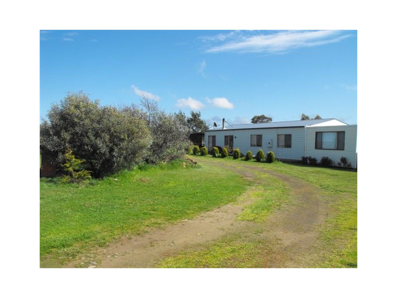 - Olivers Ln West, Elphinstone VIC 3448