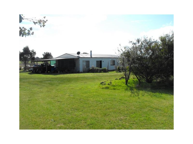 - Olivers Ln West, Elphinstone VIC 3448