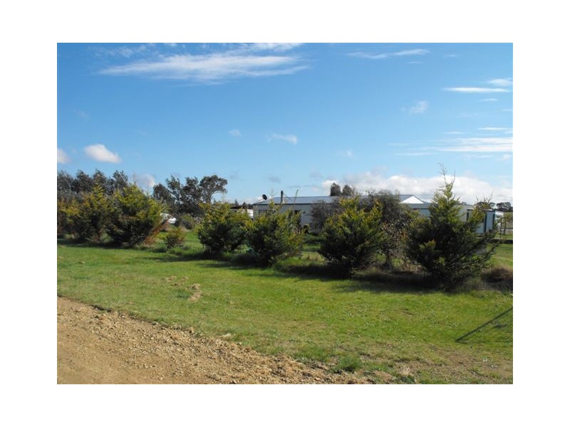 - Olivers Ln West, Elphinstone VIC 3448