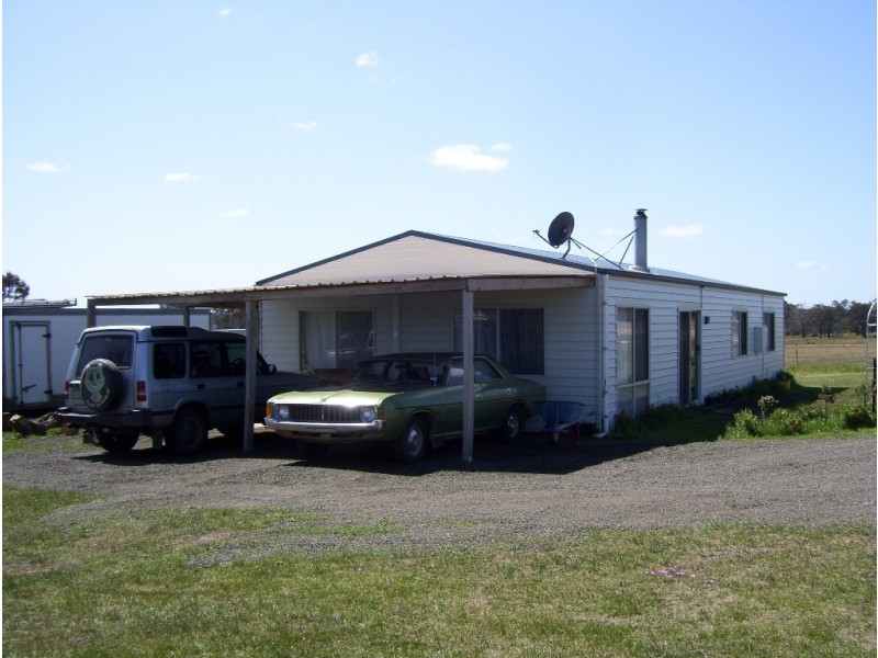- Olivers Ln West, Elphinstone VIC 3448