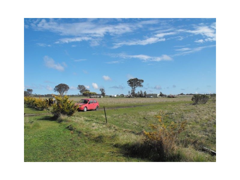 - Olivers Ln West, Elphinstone VIC 3448
