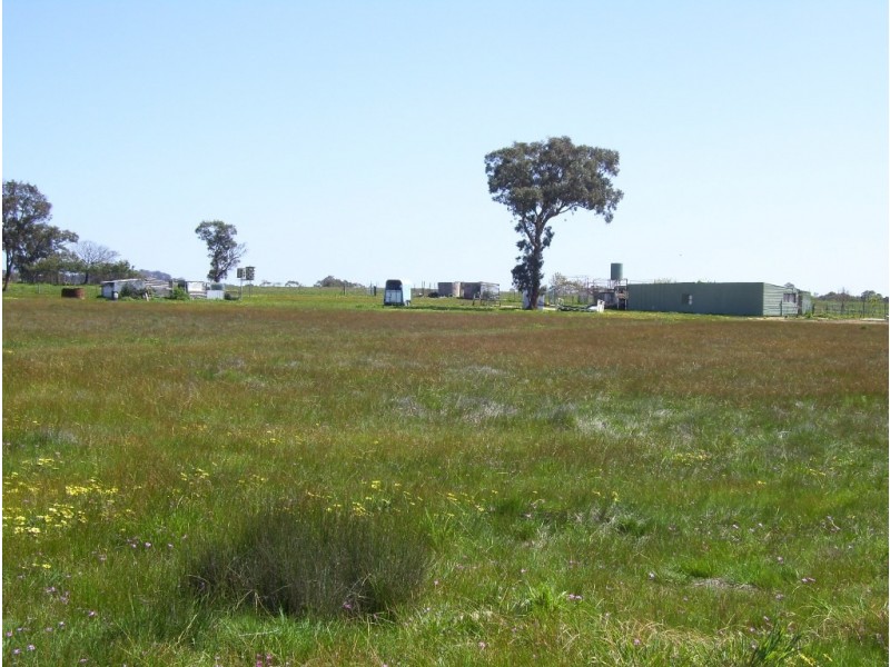 - Olivers Ln West, Elphinstone VIC 3448