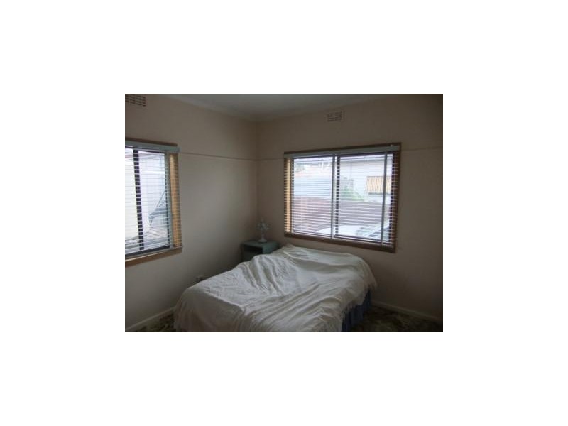 18 Navarre Road, St Arnaud VIC 3478