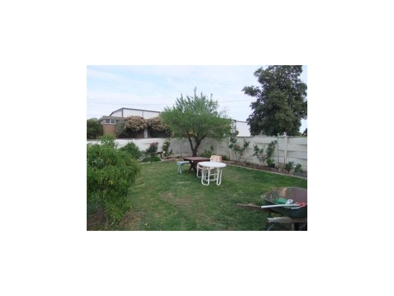 18 Navarre Road, St Arnaud VIC 3478