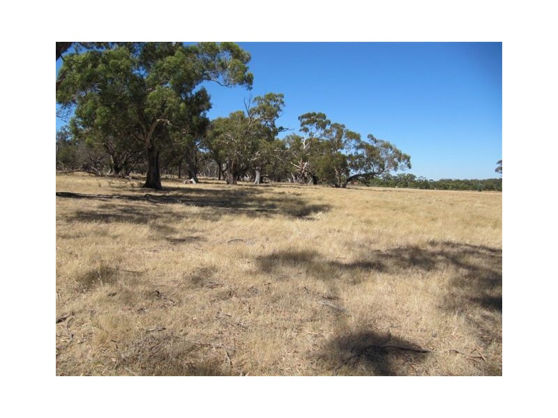 2A Redesdale Rd, Kyneton VIC 3444