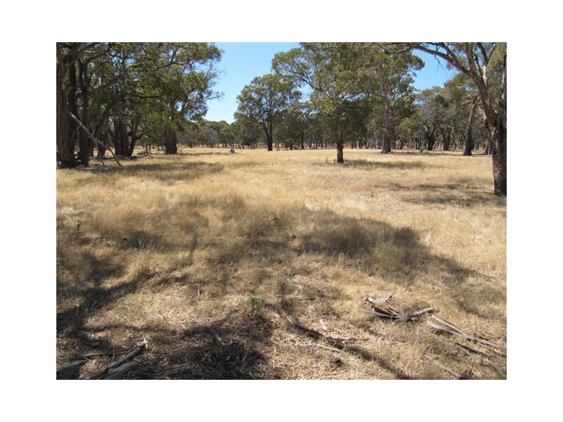 2A Redesdale Rd, Kyneton VIC 3444