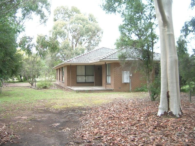 25 JOHNSON STREET, Oxley VIC 3678