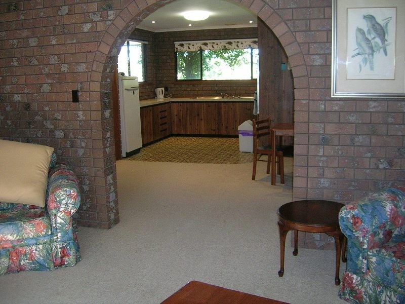 25 JOHNSON STREET, Oxley VIC 3678