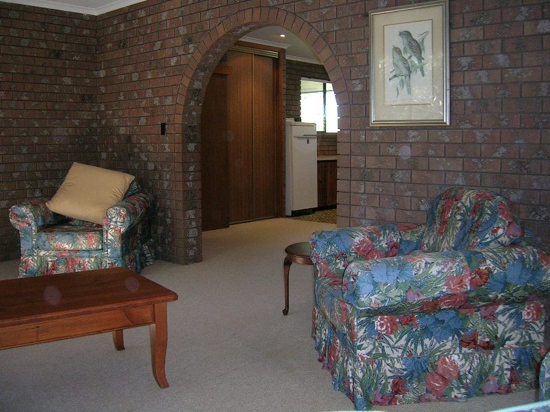 25 JOHNSON STREET, Oxley VIC 3678