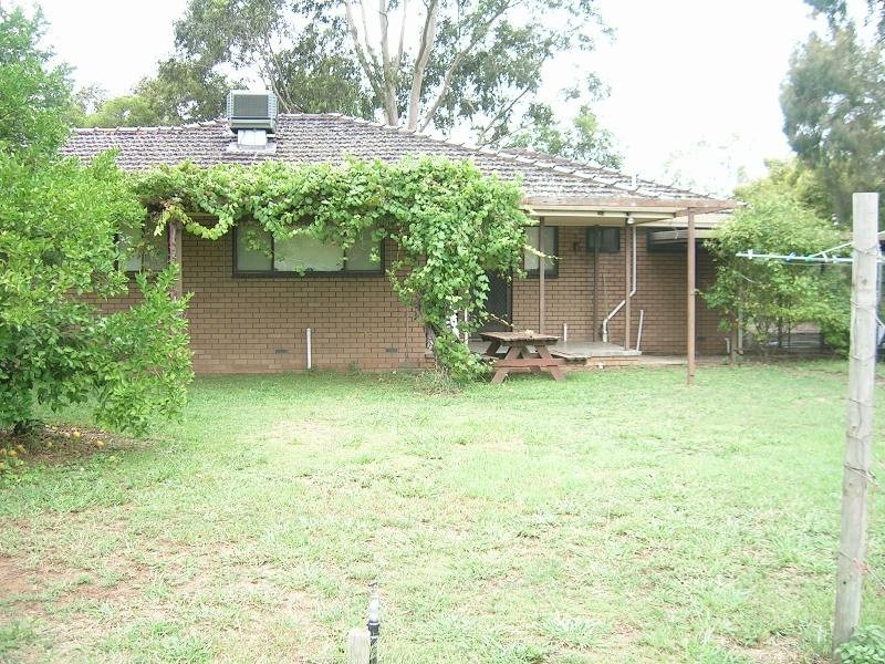 25 JOHNSON STREET, Oxley VIC 3678