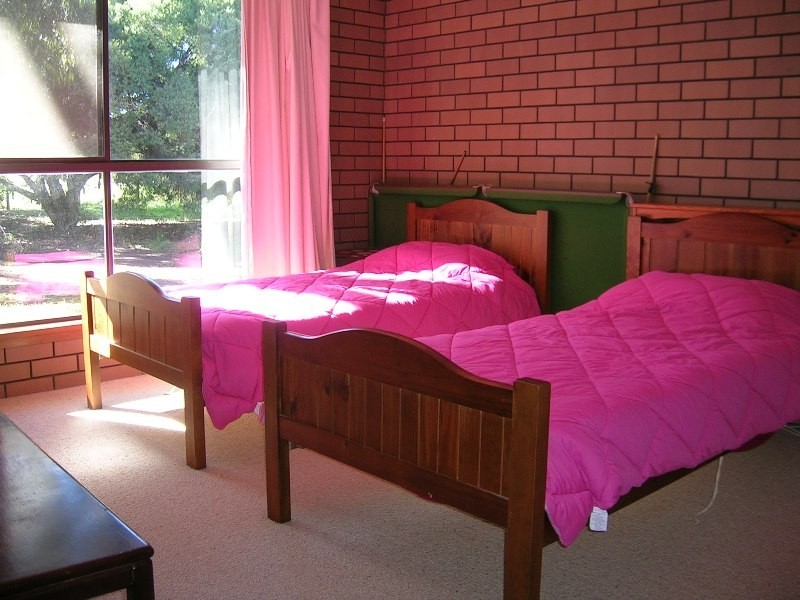 25 JOHNSON STREET, Oxley VIC 3678